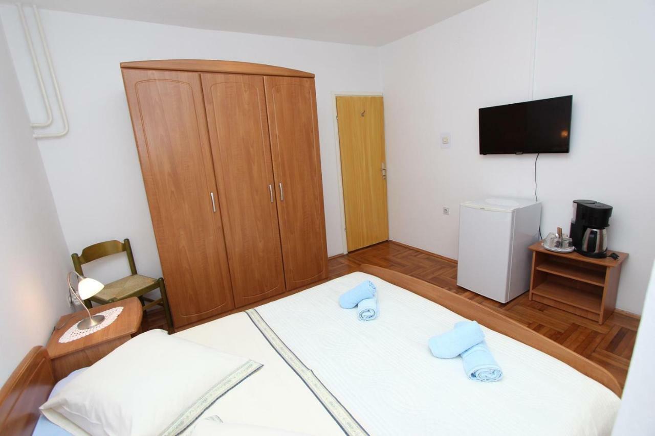 Guest House Rexa Ровінь Екстер'єр фото