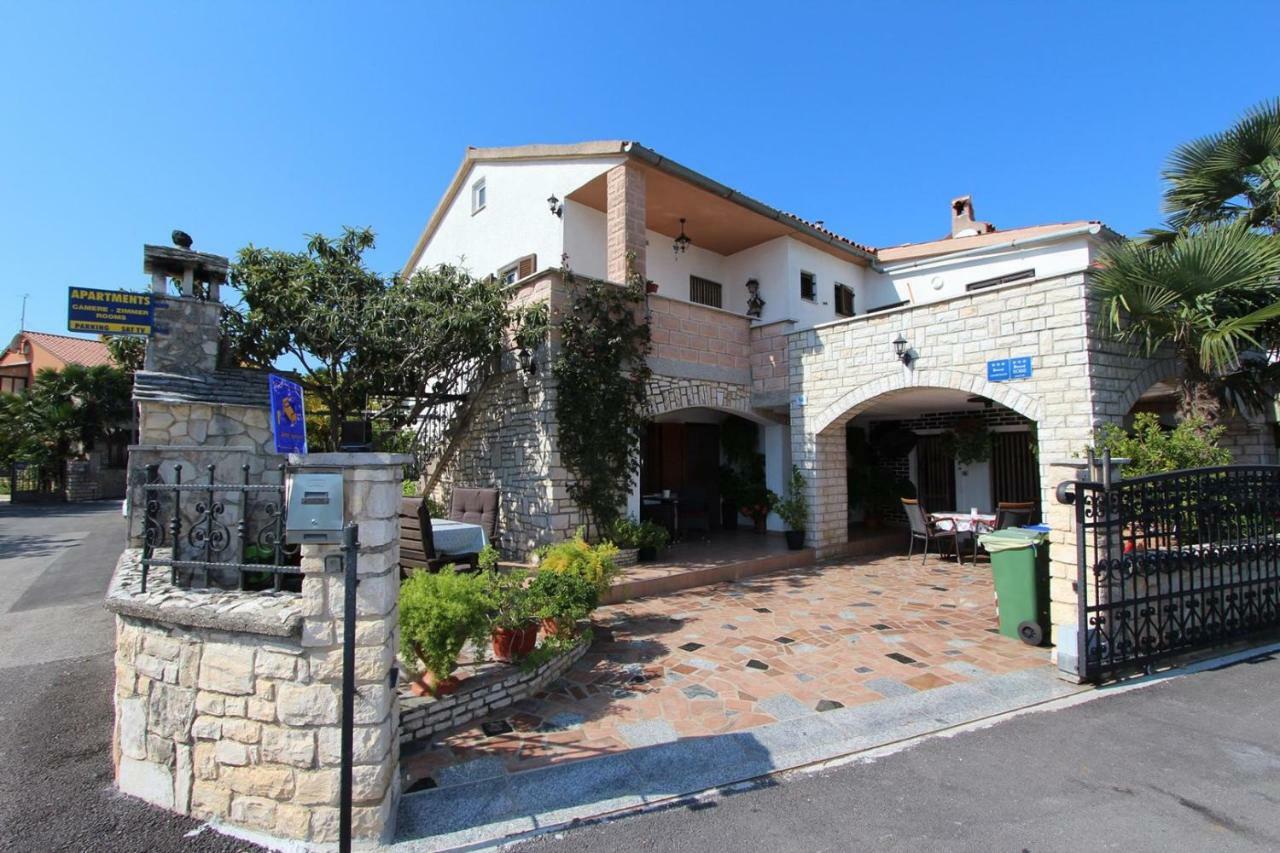 Guest House Rexa Ровінь Екстер'єр фото