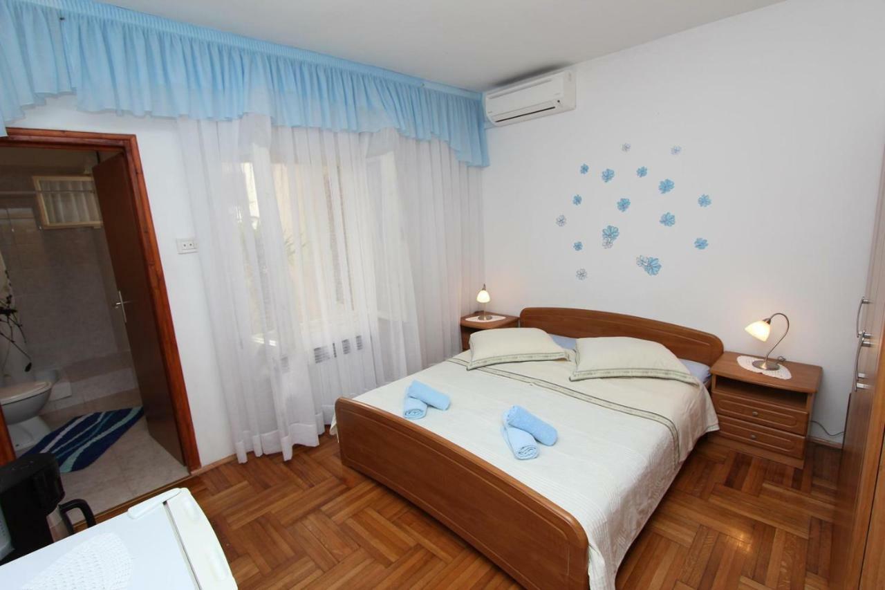 Guest House Rexa Ровінь Екстер'єр фото