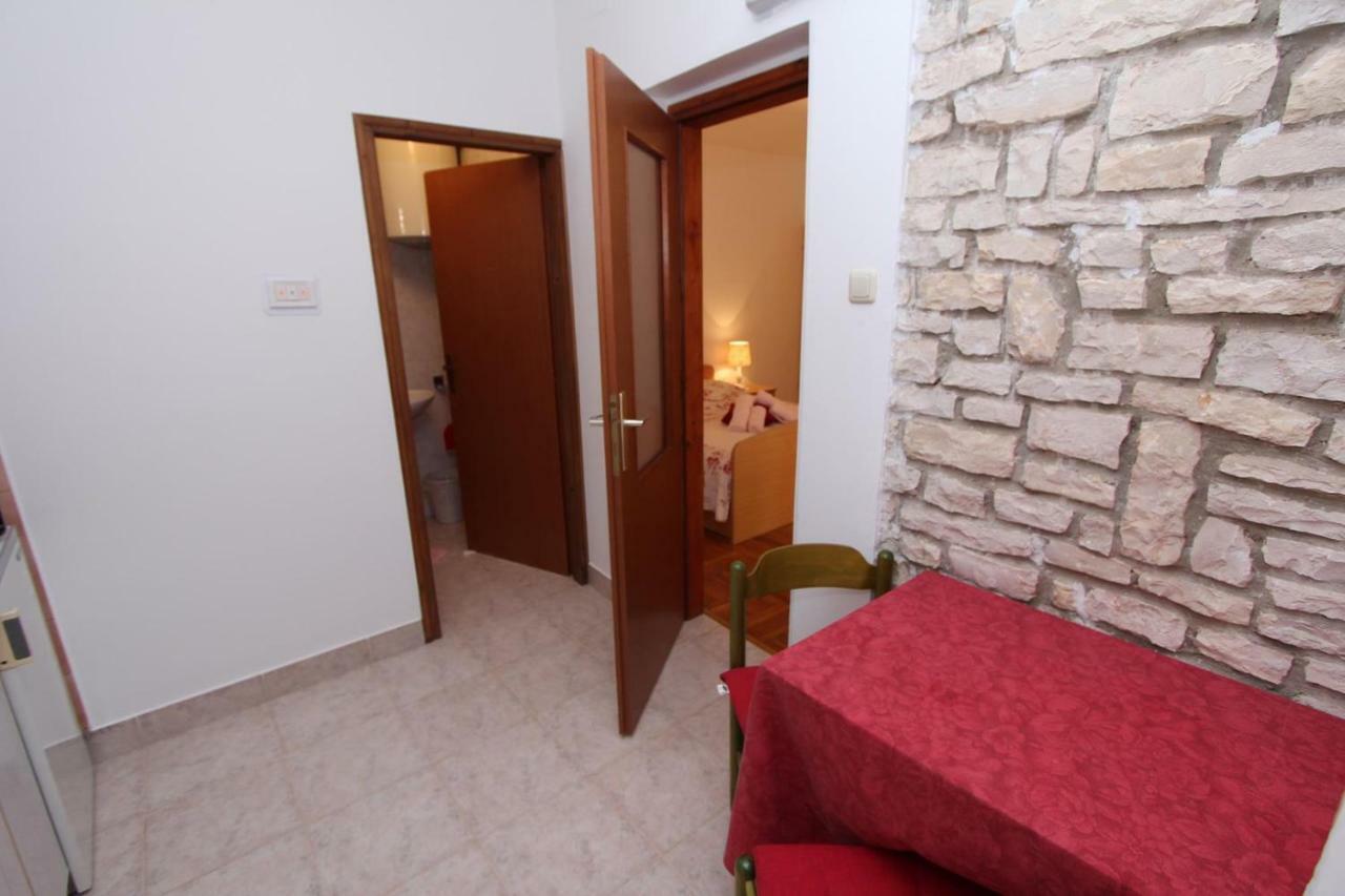 Guest House Rexa Ровінь Екстер'єр фото