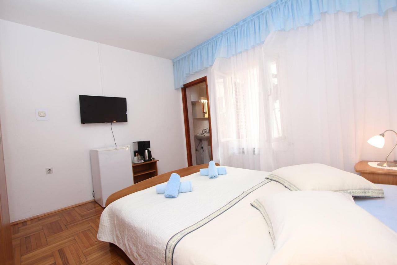Guest House Rexa Ровінь Екстер'єр фото
