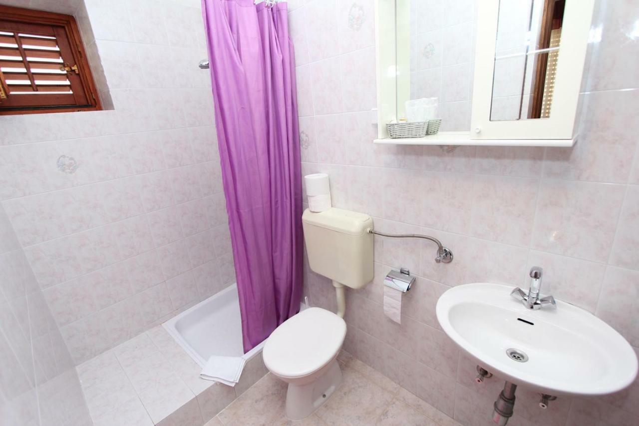 Guest House Rexa Ровінь Екстер'єр фото