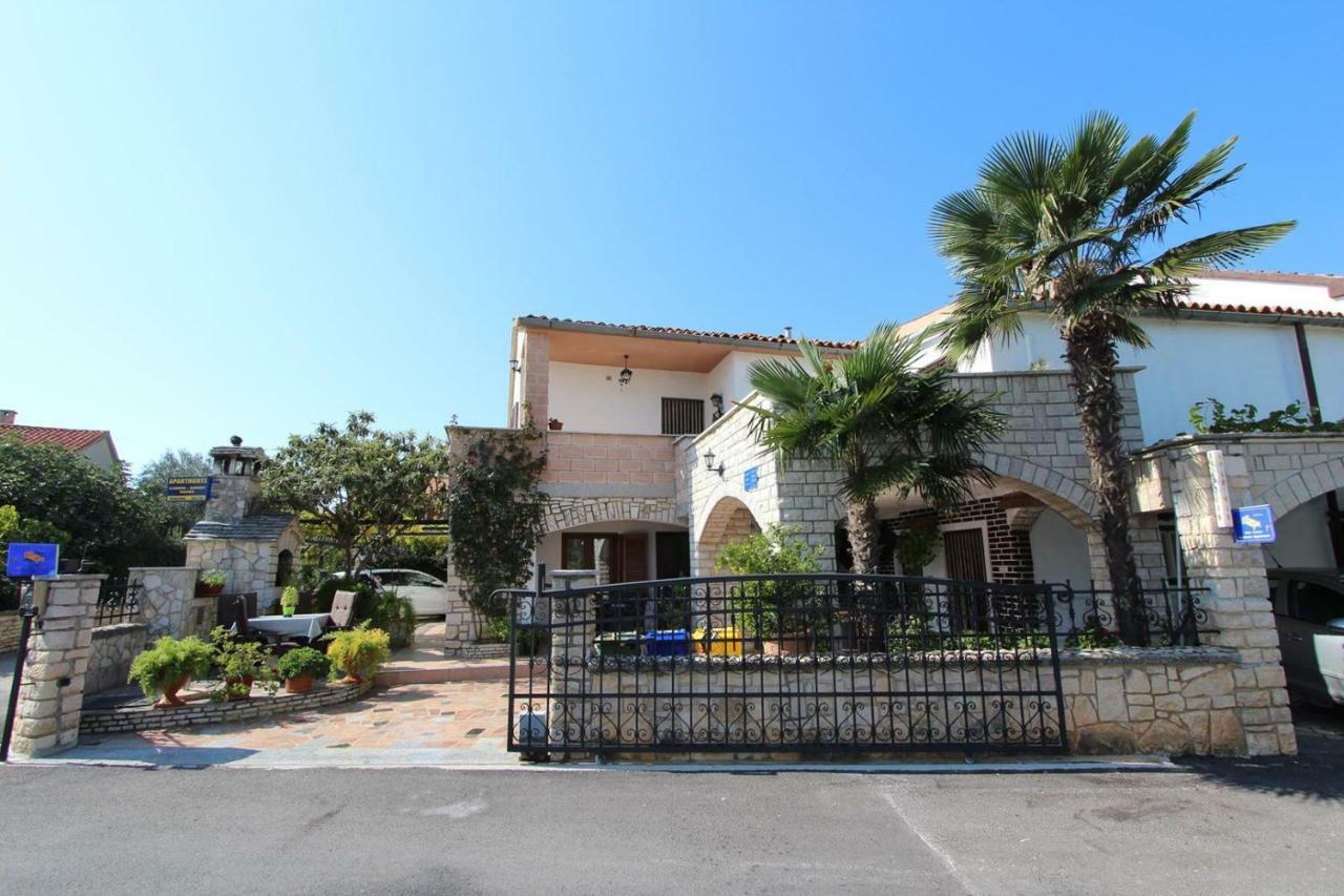 Guest House Rexa Ровінь Екстер'єр фото