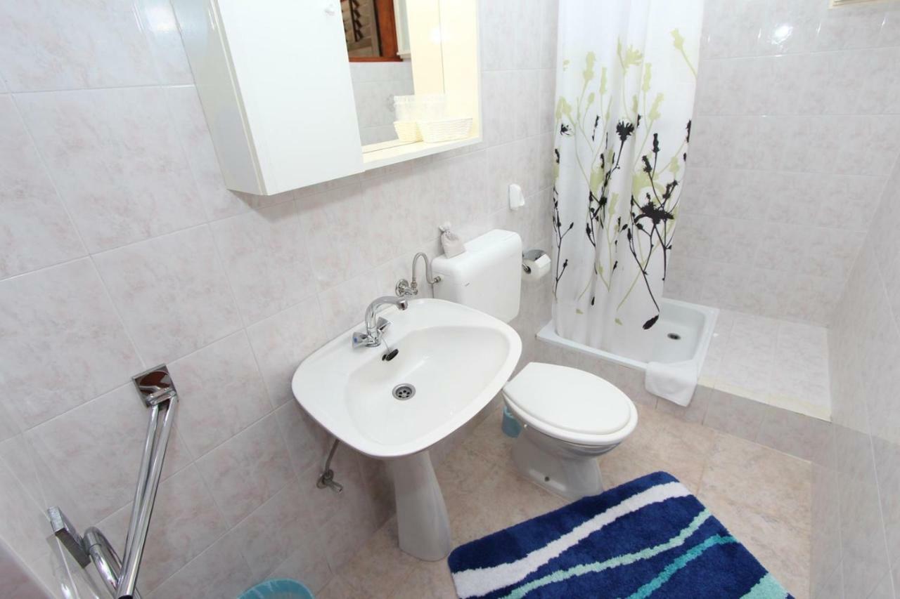 Guest House Rexa Ровінь Екстер'єр фото