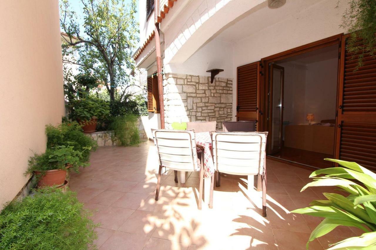 Guest House Rexa Ровінь Екстер'єр фото