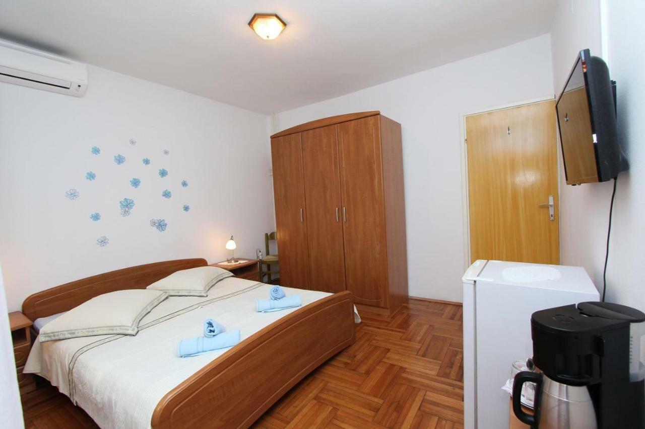 Guest House Rexa Ровінь Екстер'єр фото