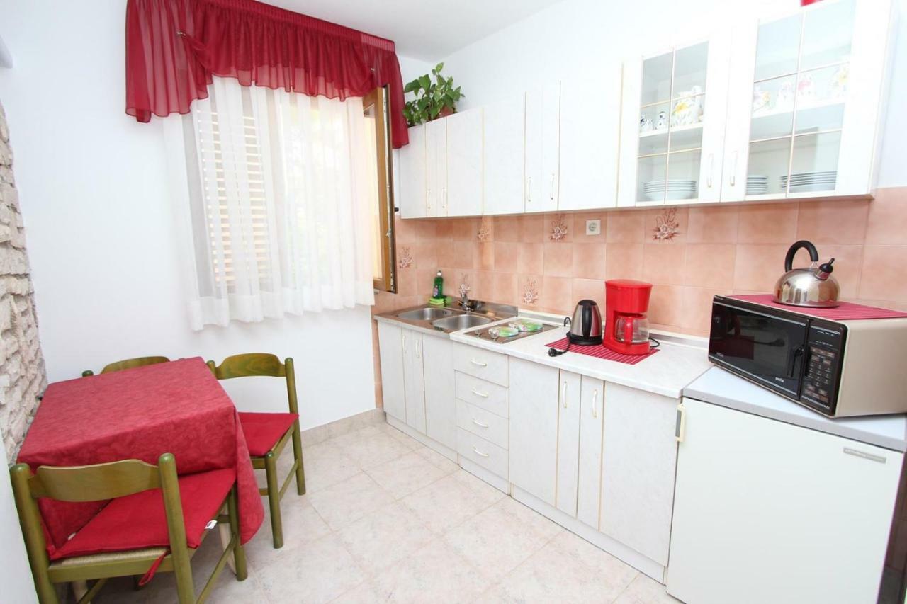 Guest House Rexa Ровінь Екстер'єр фото