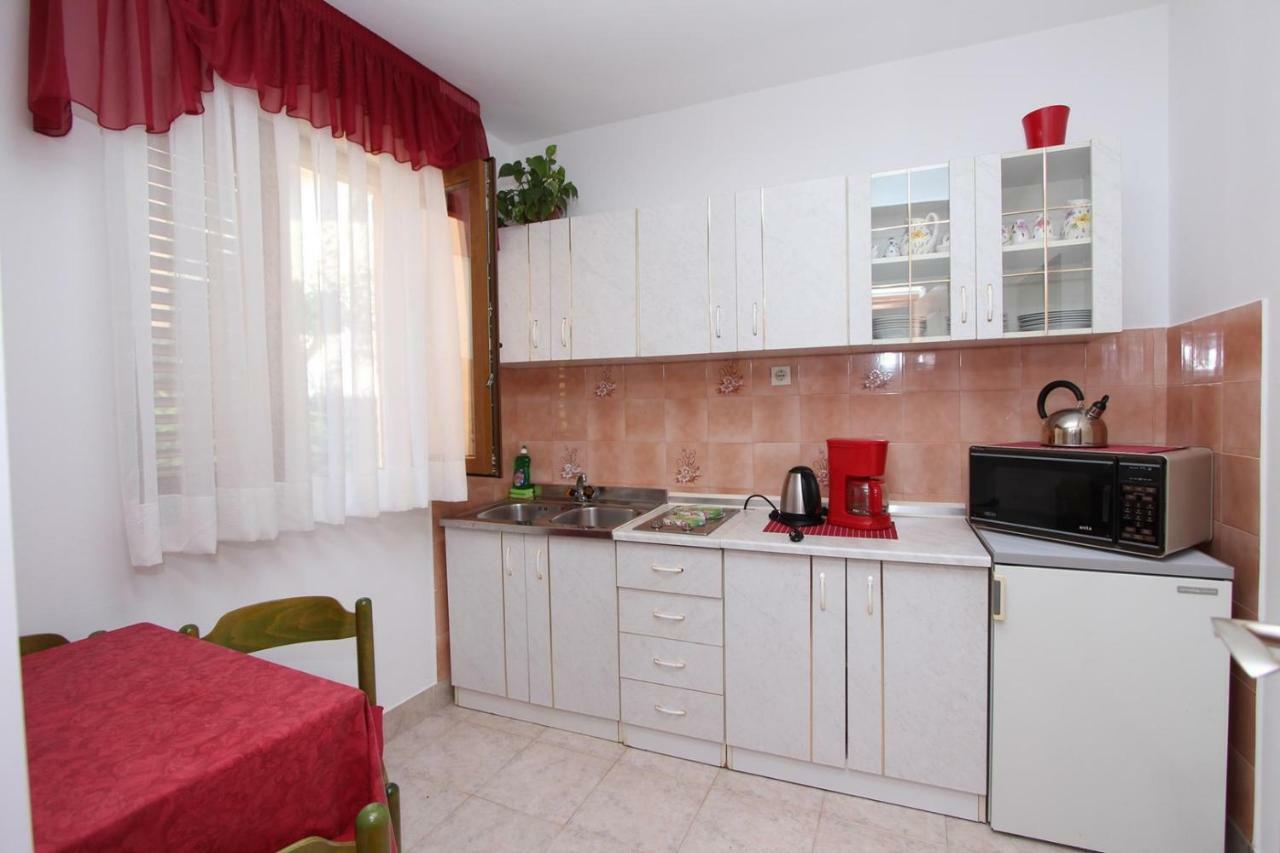 Guest House Rexa Ровінь Екстер'єр фото